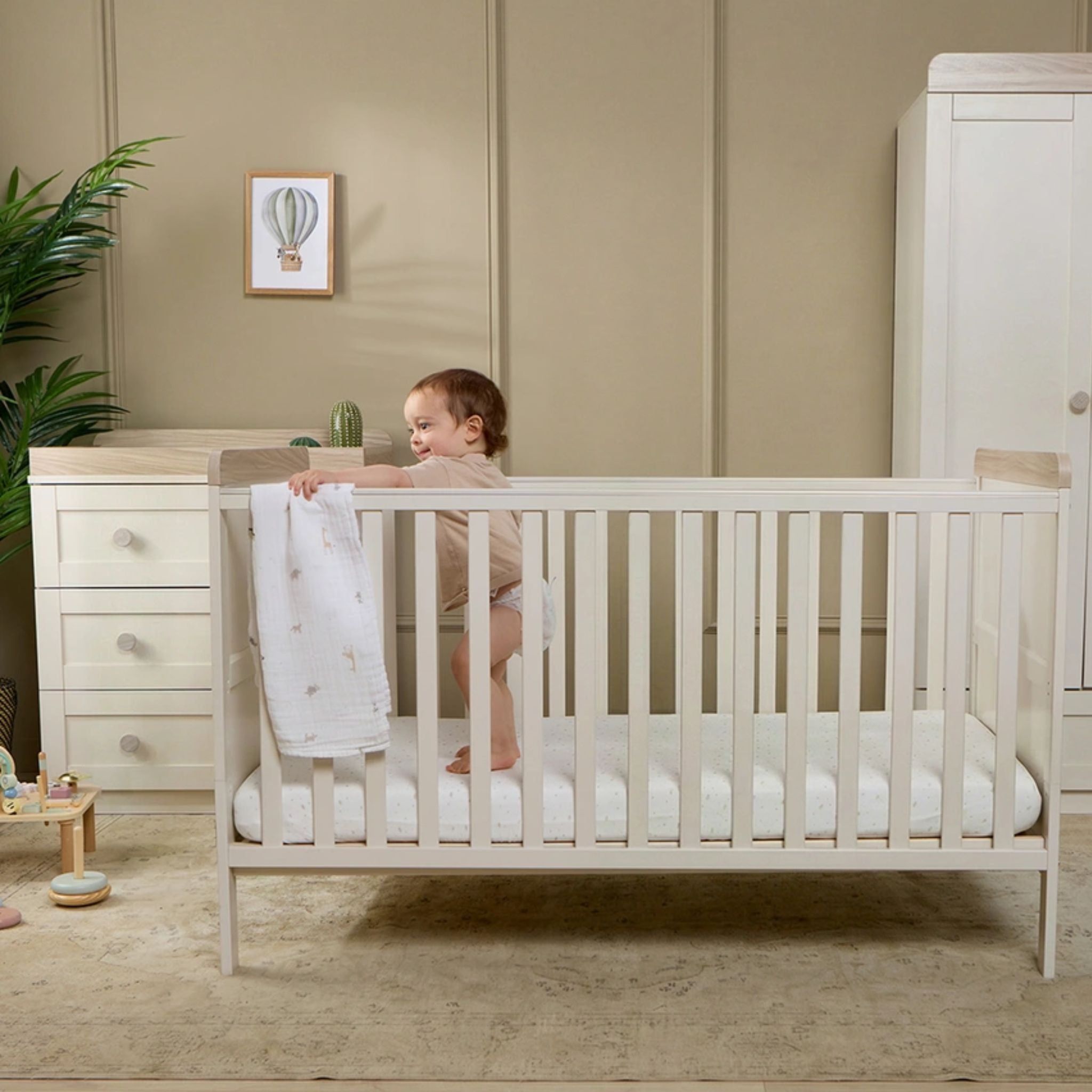 Haddington Set aus Kinderbett mit Wickeltisch und Kommode