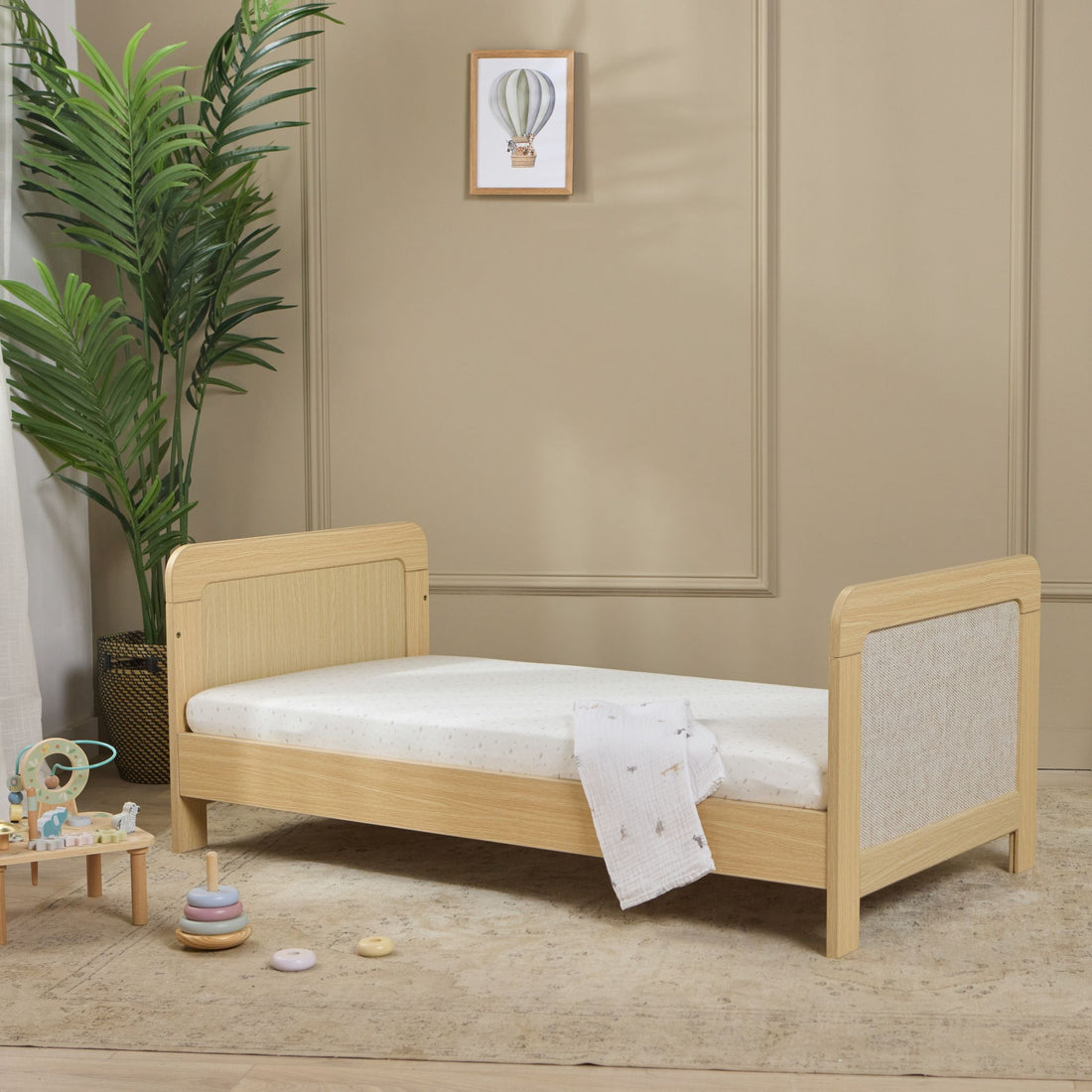 Ashton-Babybett-Set mit Matratze, Bettwäsche und Matratzenschoner