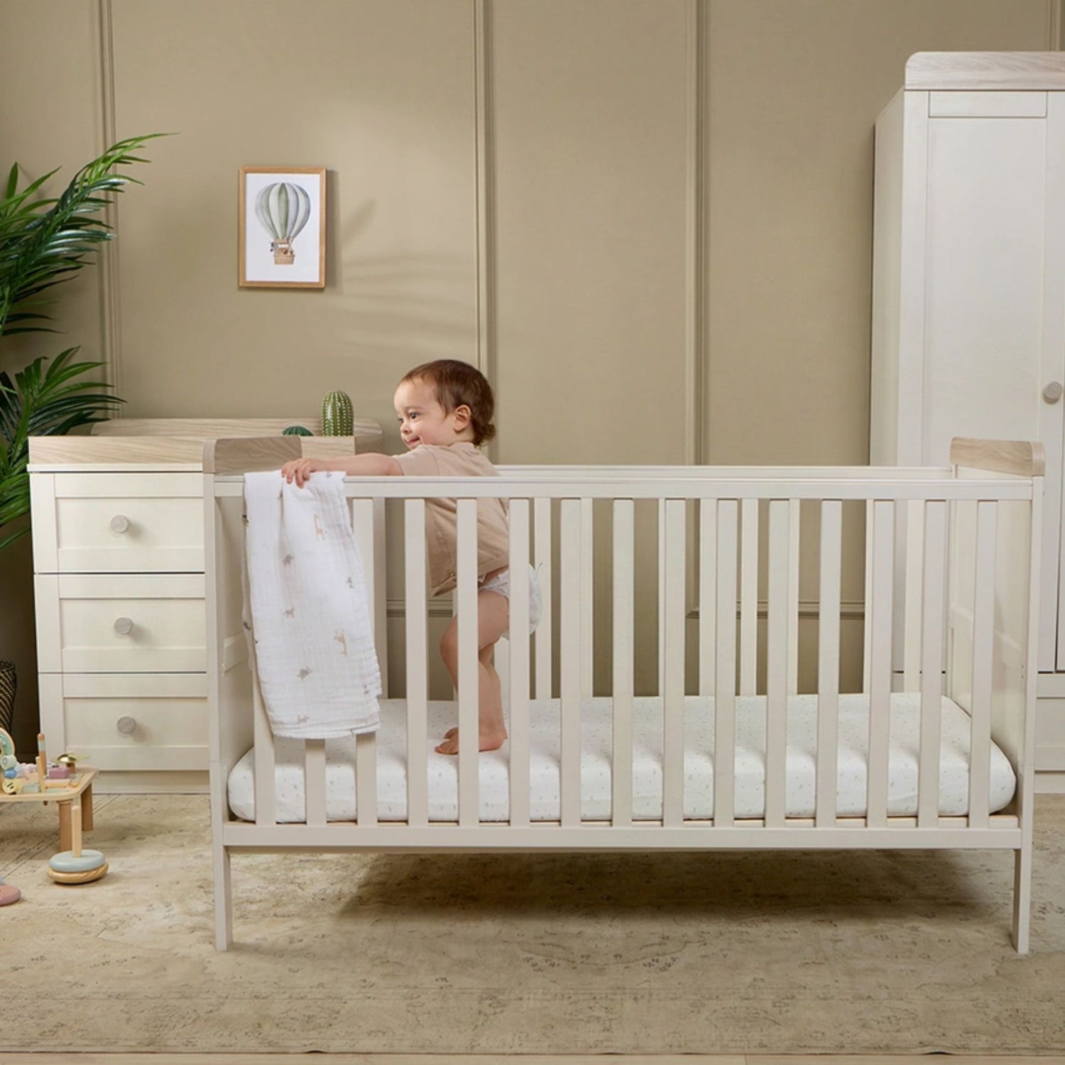 Haddington Set aus Kinderbett mit Wickeltisch und Kommode